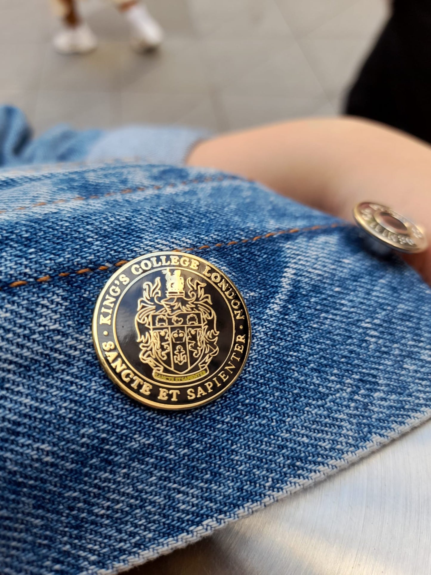 King's College London Limited Edition Pin in Black and Gold