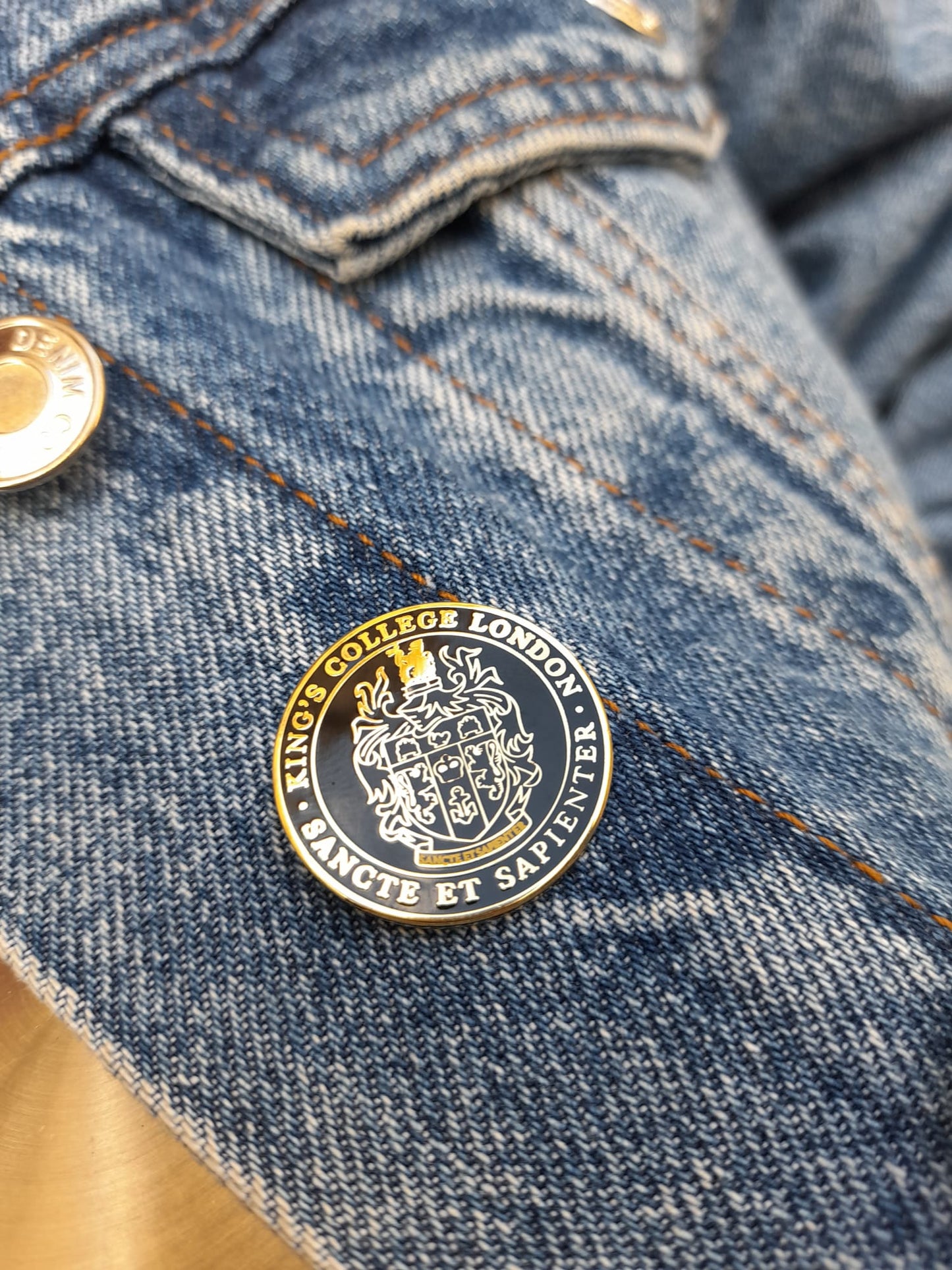 King's College London Limited Edition Pin in Black and Gold